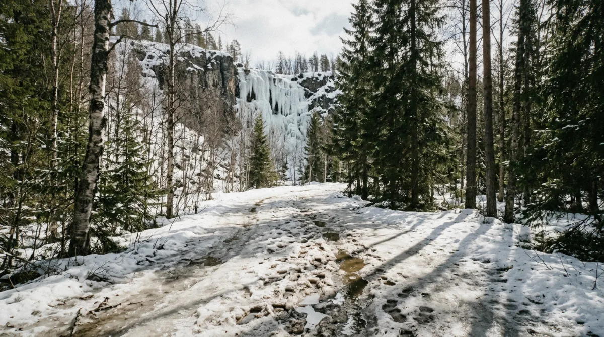 April slush and refrozen ice on the canyon trail, the end of the season to visit Korouoma